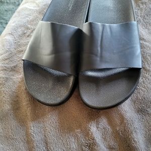 American Eagle Outfitters slides